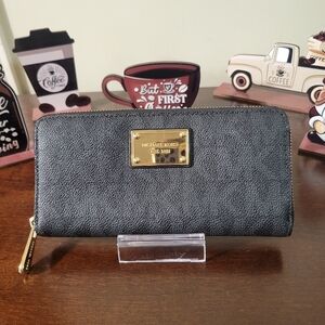 EUC Michael Kors Leather Zip-Around Wallet
